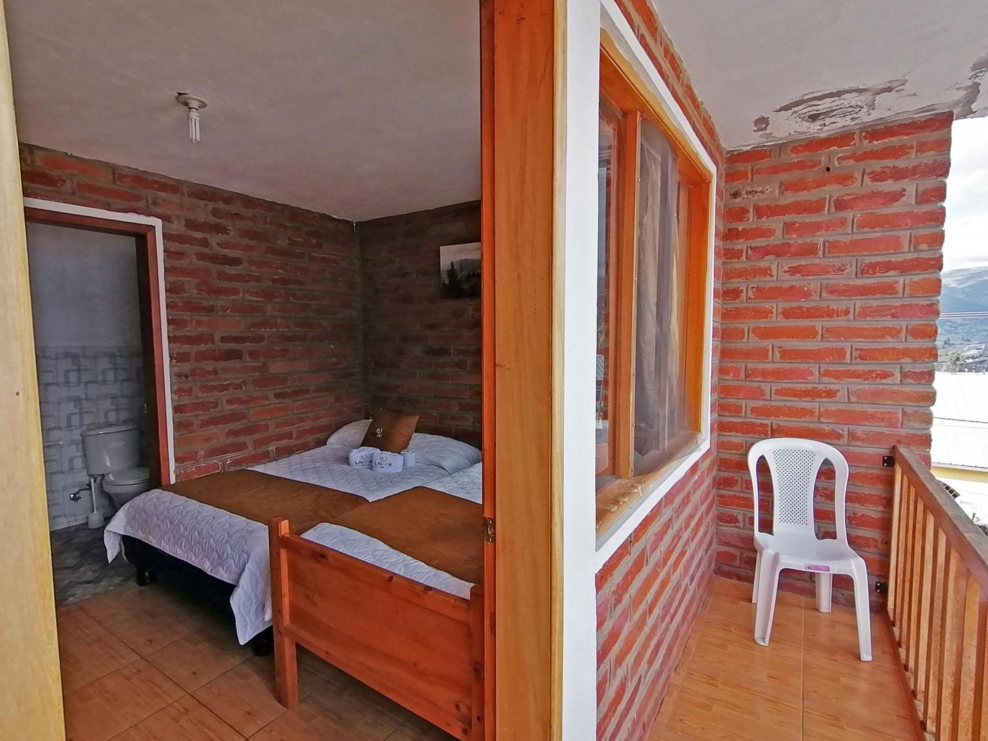 Lagoon Hotel Chugchilán Екстериор снимка