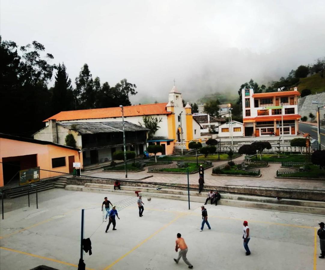 Lagoon Hotel Chugchilán Екстериор снимка